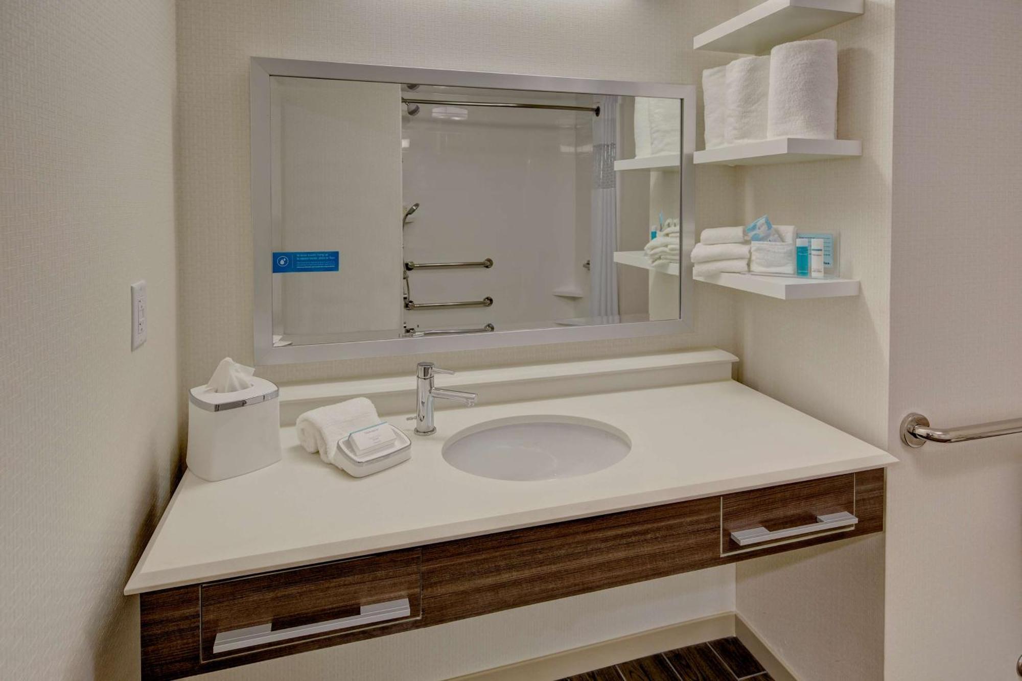 King Room - Mobility Access/Non-Smoking,1557409345:JPEG